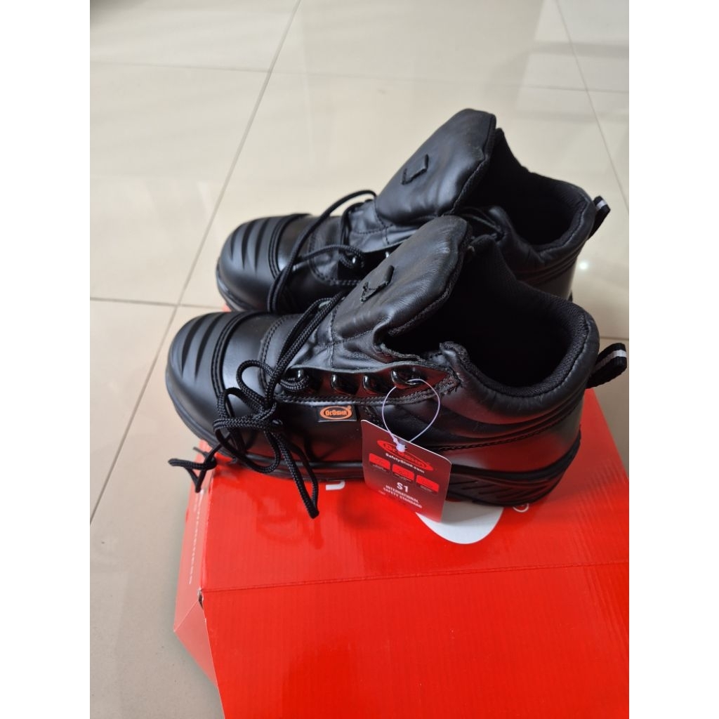 Sepatu Safety Dr Osha 3236 preloved second bekas size 6 (26.5cm)