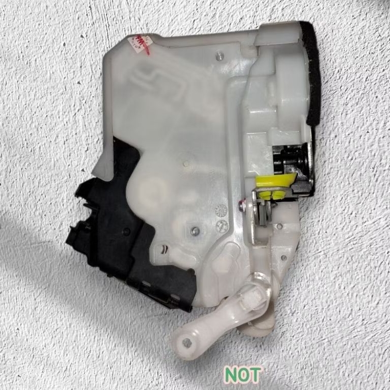 Door Lock,Doorlock Actuator New Rush,Terios,Avanza,Xenia Pintu Depan Kiri Th 2017up Original.