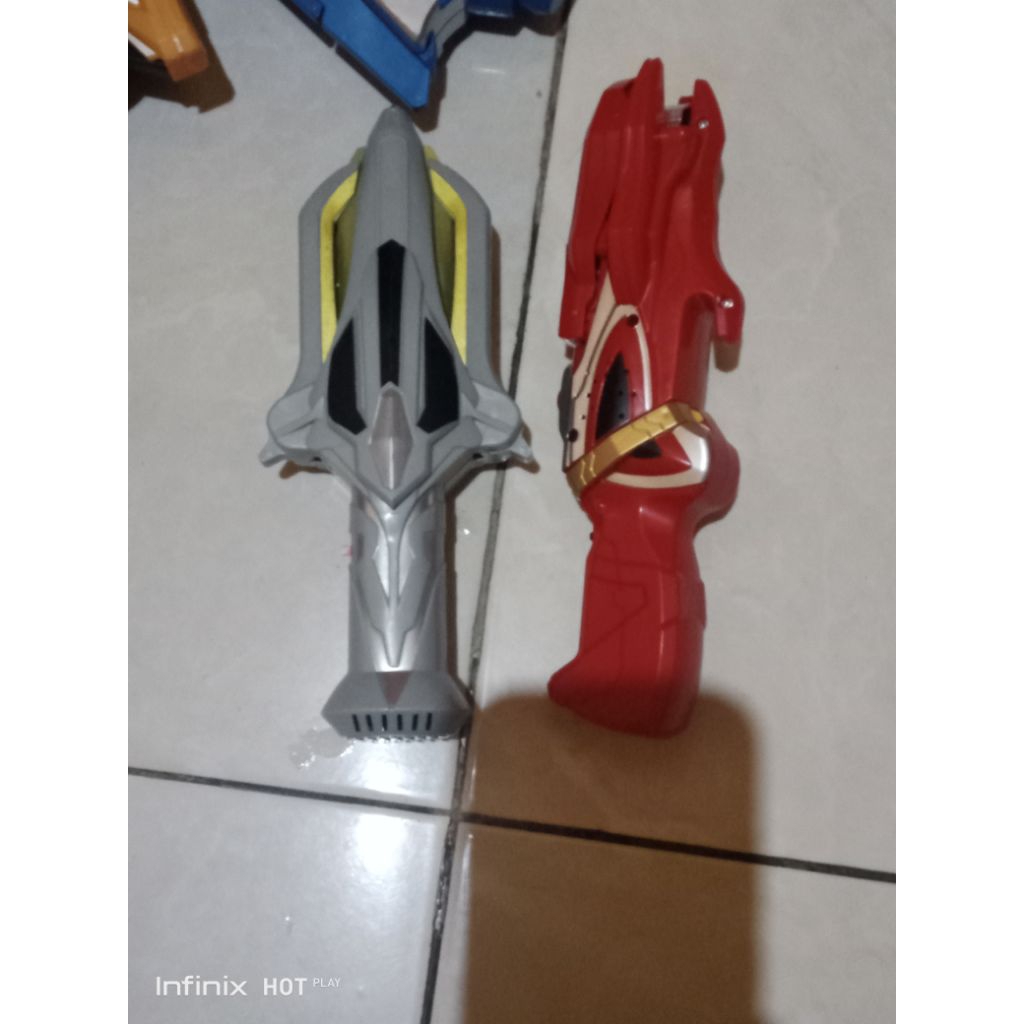 mainan Ultraman ginga dan Victory