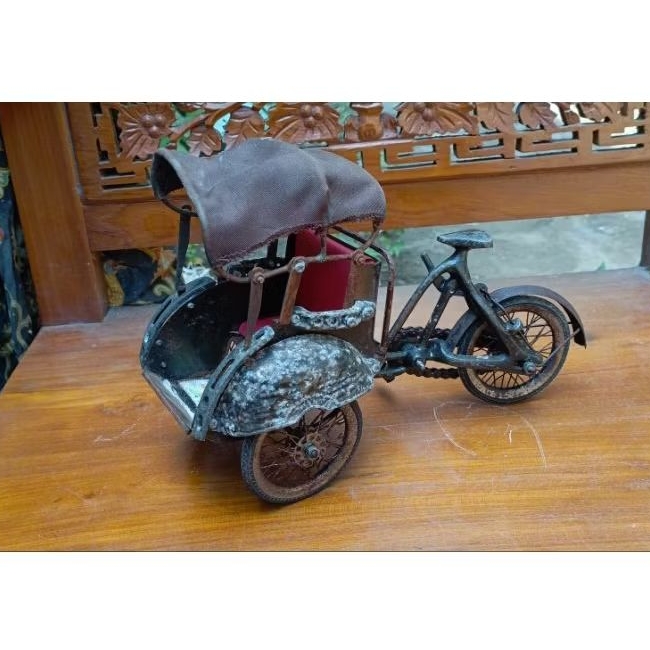 miniatur becak besi antik jadul