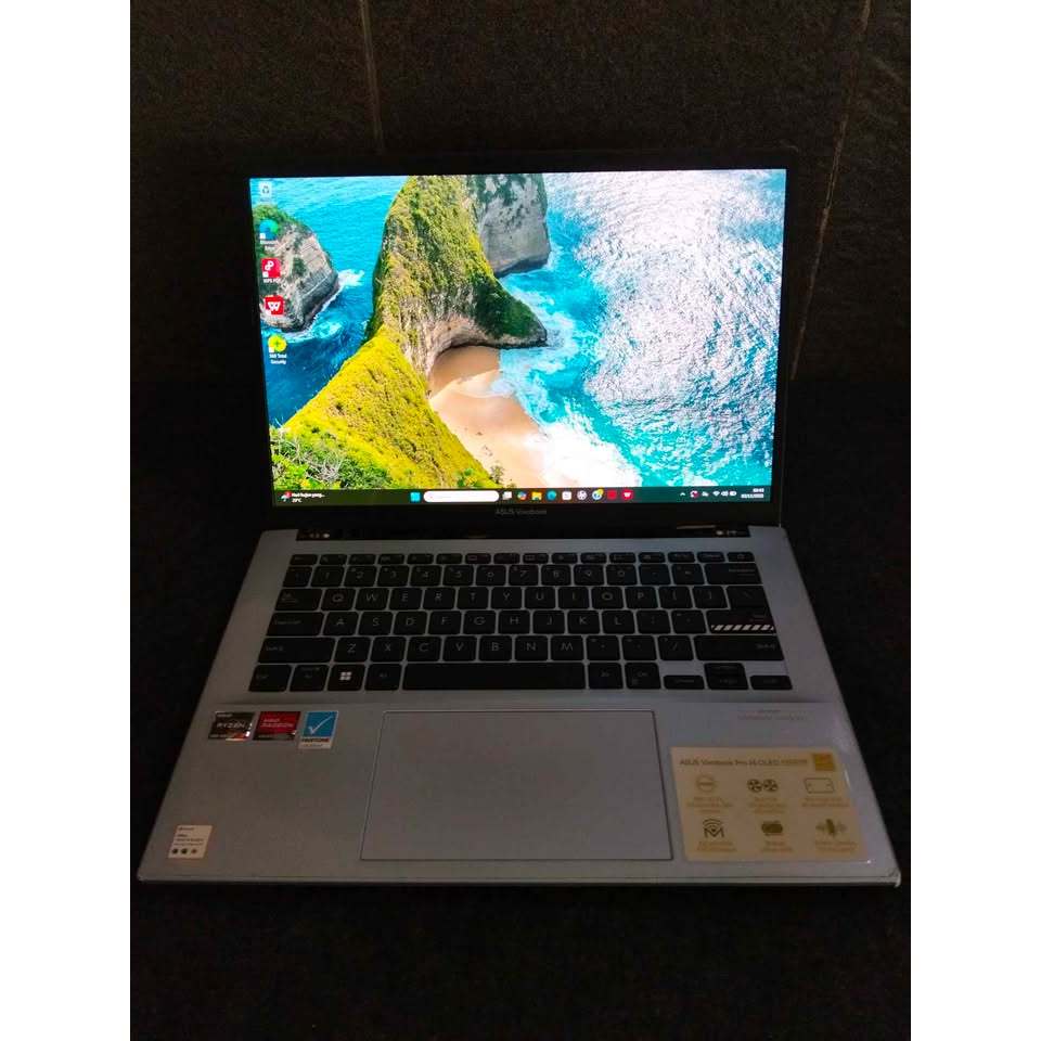 ASUS Laptop AMD Ryzen 7 5800H with Radeon Graphics 16gb SSD 512.
