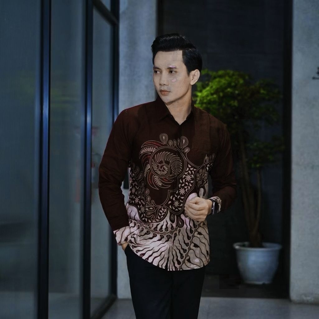Kemeja Batik Warna Coklat Mahogany Kemeja Batik Pria Modern Original Slimfit Lengan Panjang Lapis Fu