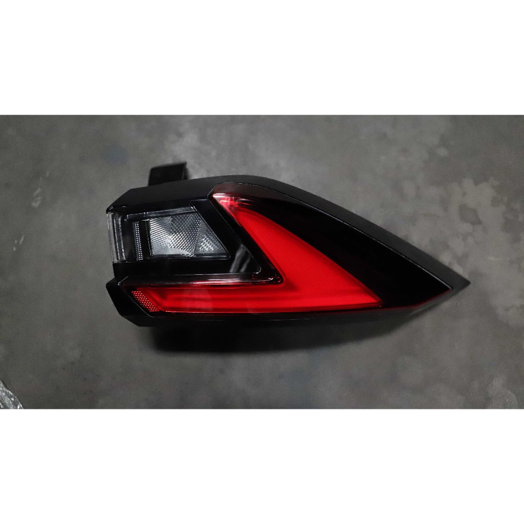 STOPLAMP KANAN TOYOTA YARIS CROSS 2023, 81551BZ850