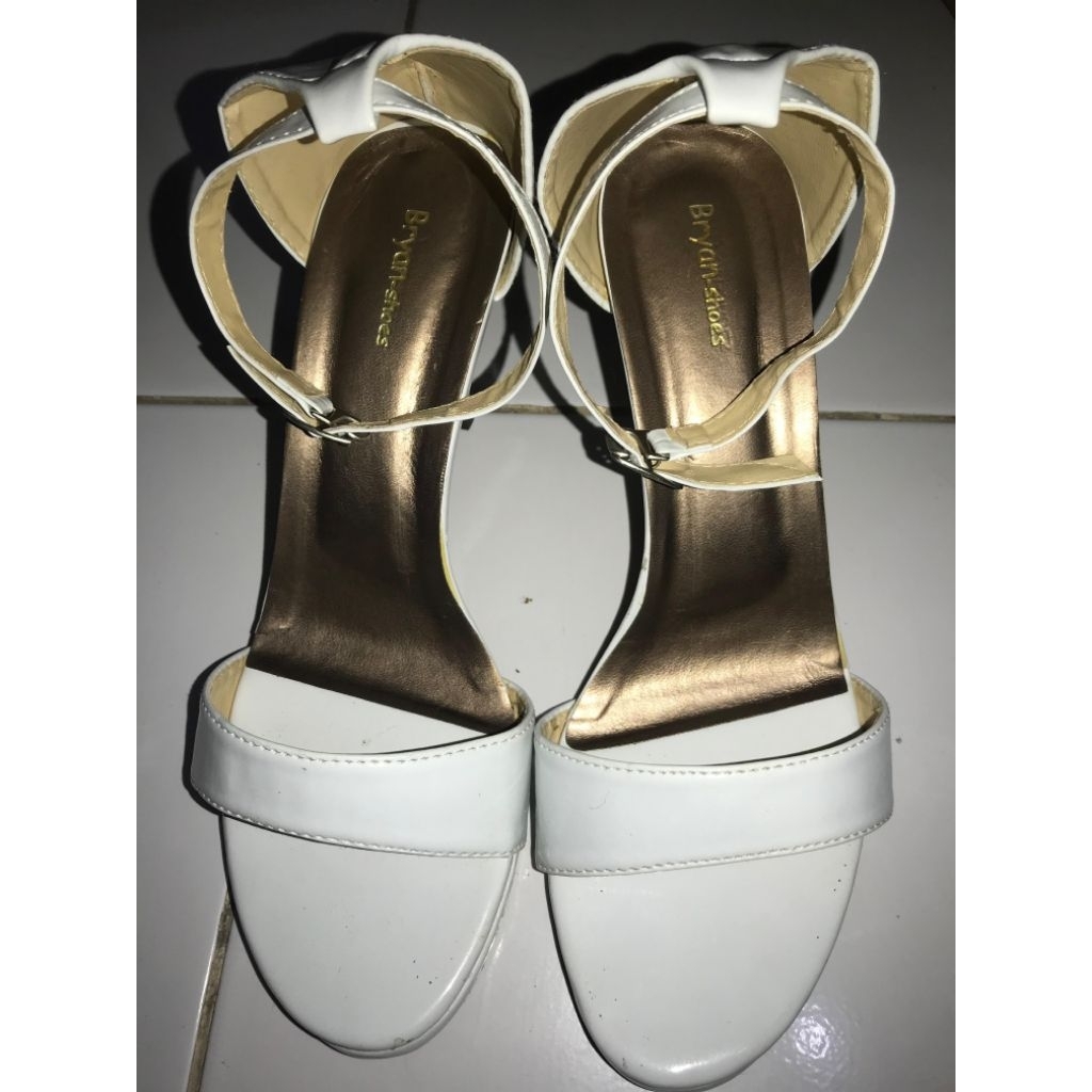 heels Bryan shoes putih size 42 second