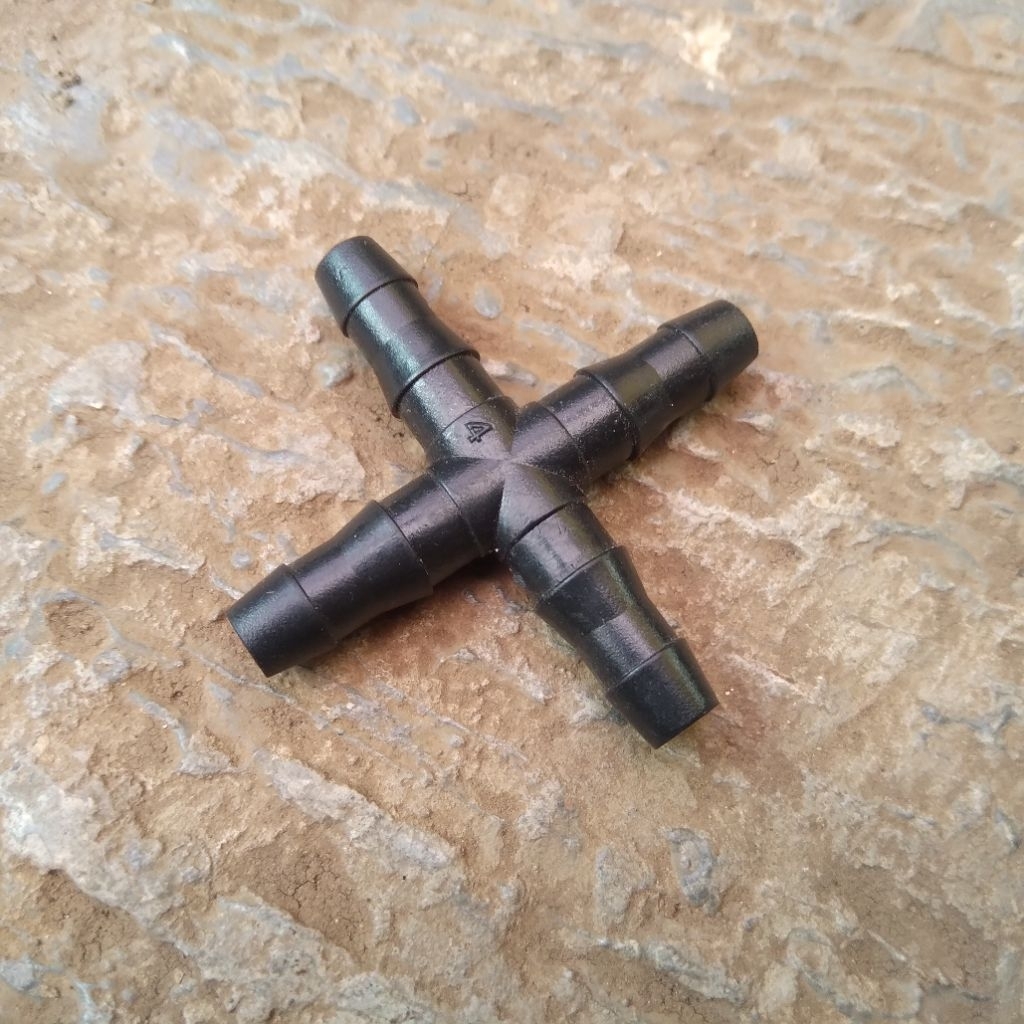Knee Sambungan Selang Aerator 4 Cabang