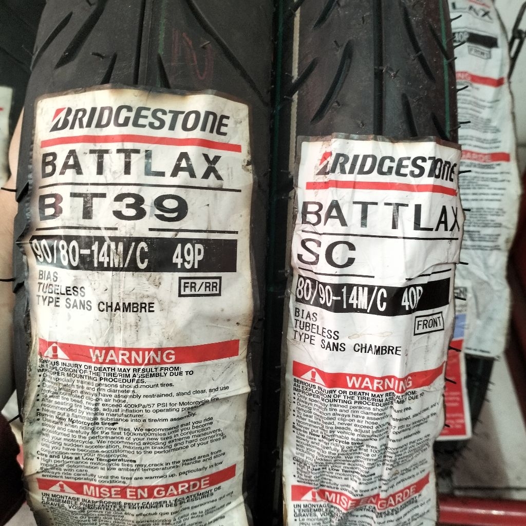 PAKETAN BAN LUAR BATTLAX BRIDGESTONE SC/BT39UKURAN 80/90-14 DAN 90/80-14 TUBELESS
