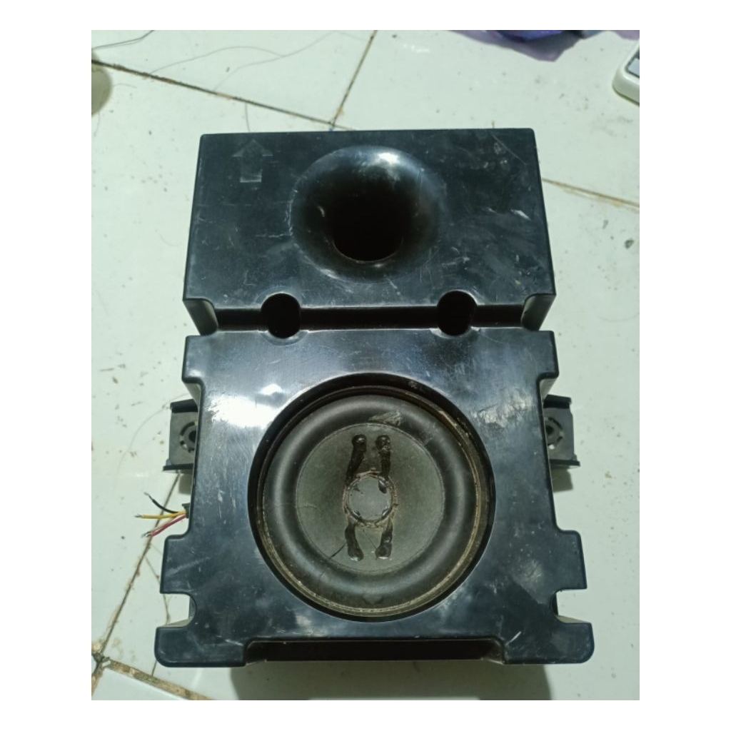 Speaker Subwoofer TV LED Polytron bekas normal