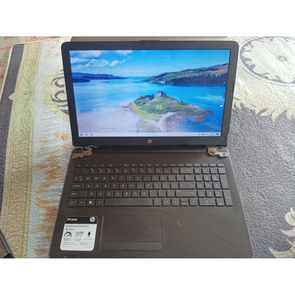 LAPTOP HP 15 BW032WM (MOBO AMD A12+LAYAR TOUCHSCREEN+ BONUS CASING RUSAK)