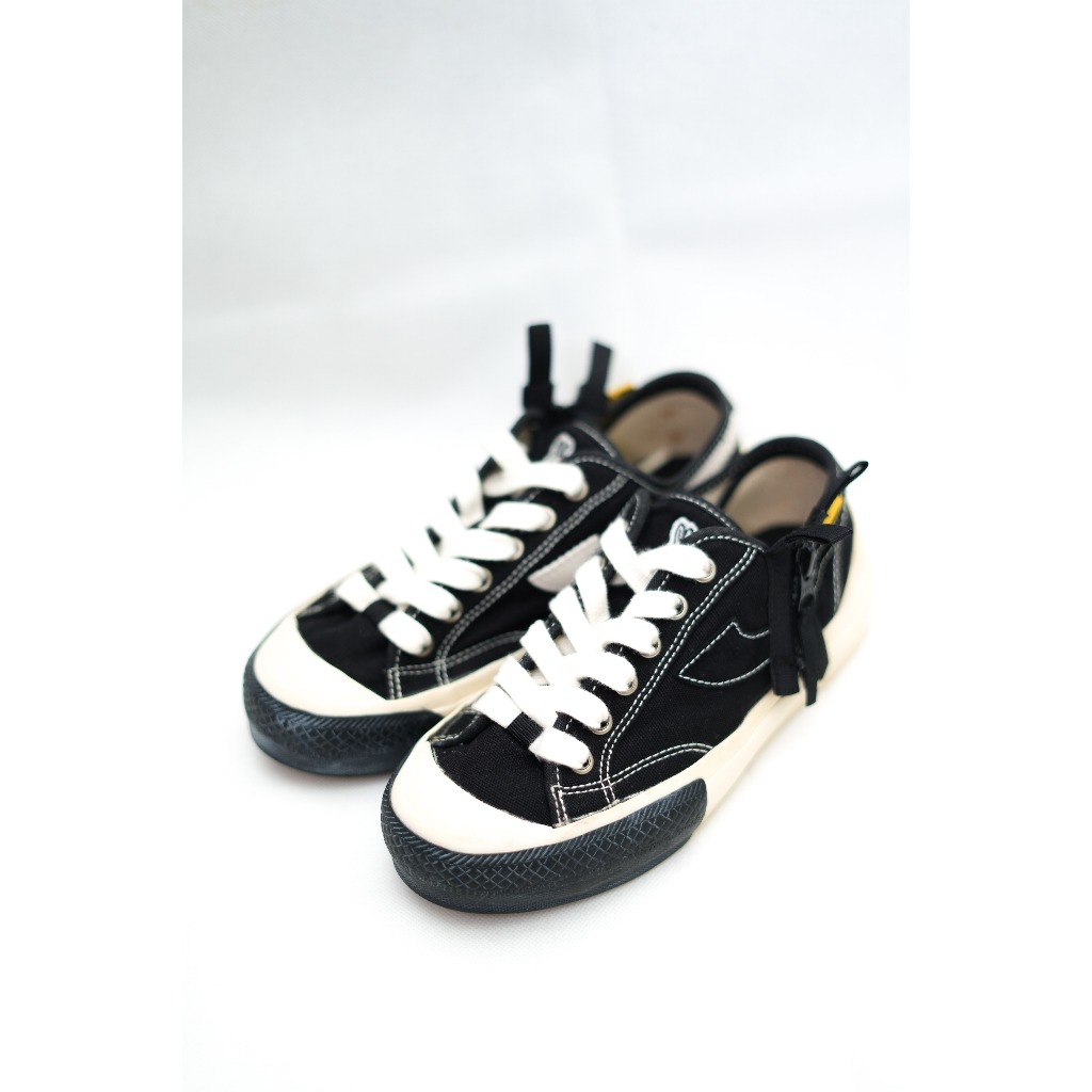 Sepatu Compass x FR2 Fxxking Rabits