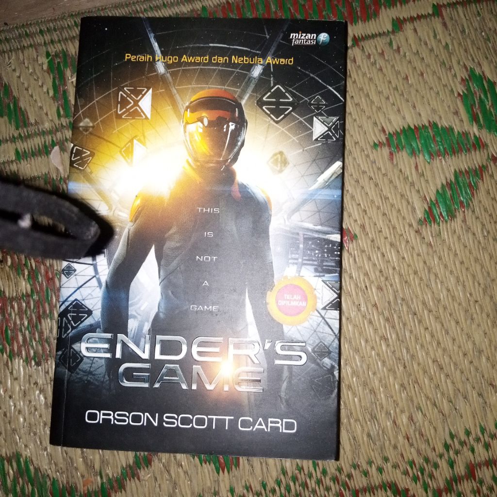 ENDERS GAMES,/Orson Scott Card, pwraih Hugo Dan Nebula award