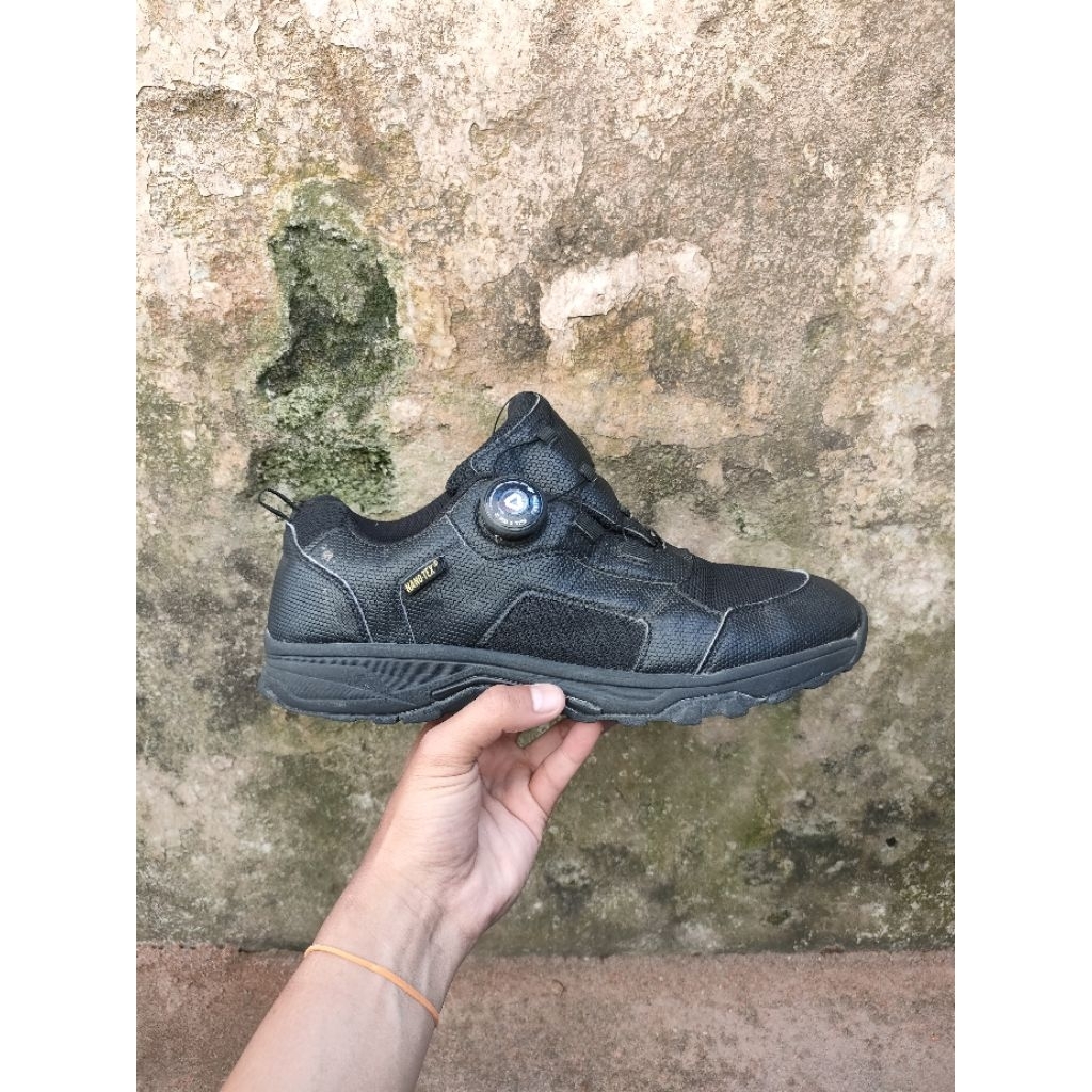 Sepatu second outdoor, Size 42