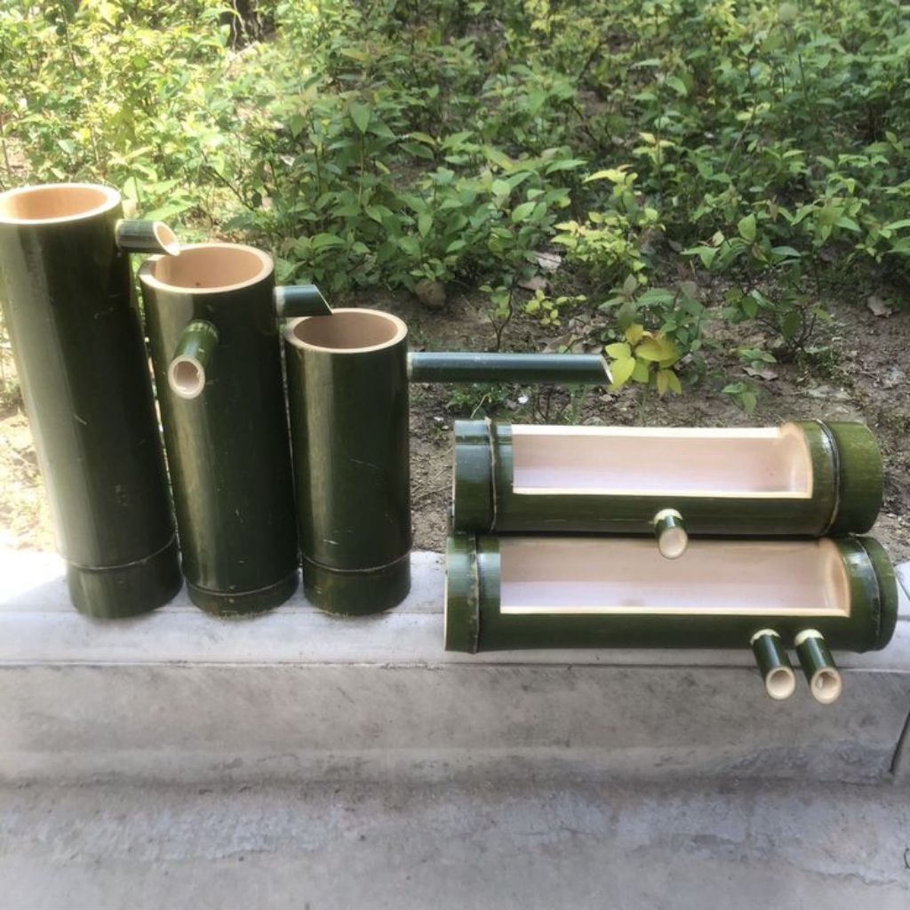 Pancuran air bambu hiasan kolam ikan