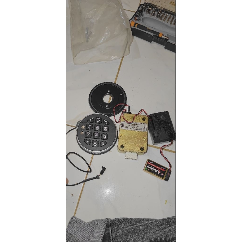 kunci brankas digital kombinasi 12 digit