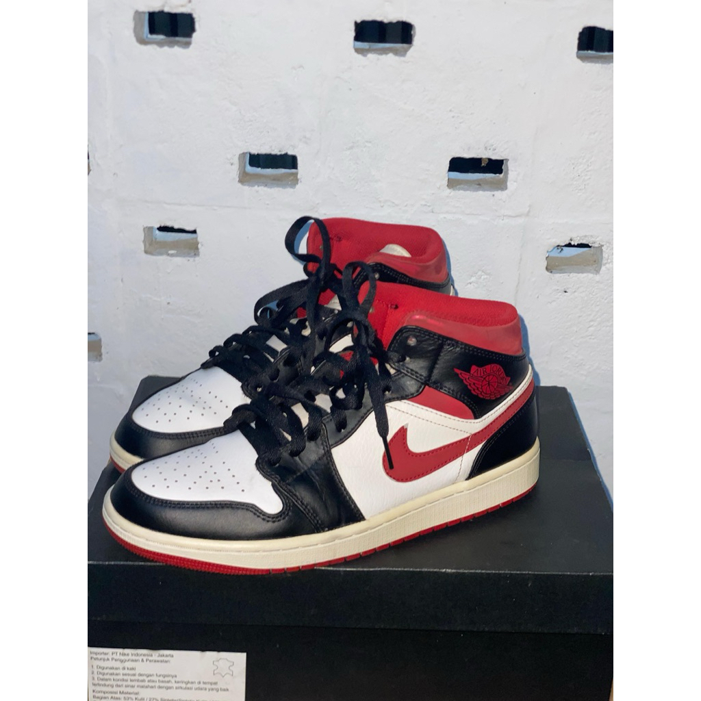 Air Jordan 1 Mid Gym Red-Black