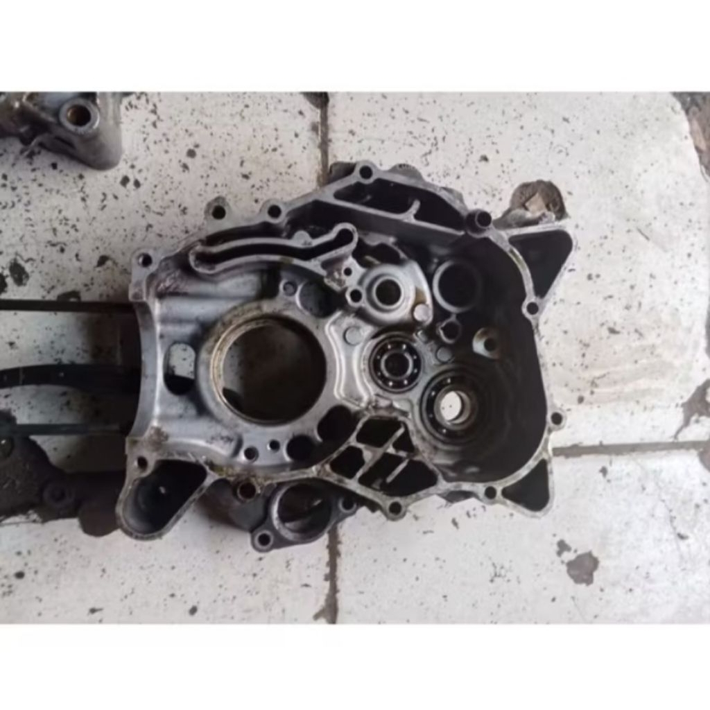 KRENGKES CRANKCASE SEBELAH KIRI YAMAHA VEGA ZR/JUPITER Z1/JUPITER Z ROBOT/COPOTAN ORIGINAL