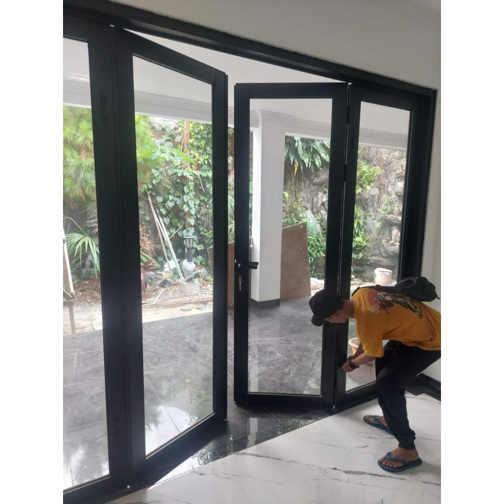 Pintu lipat Aluminium tipe 4daun minimalis