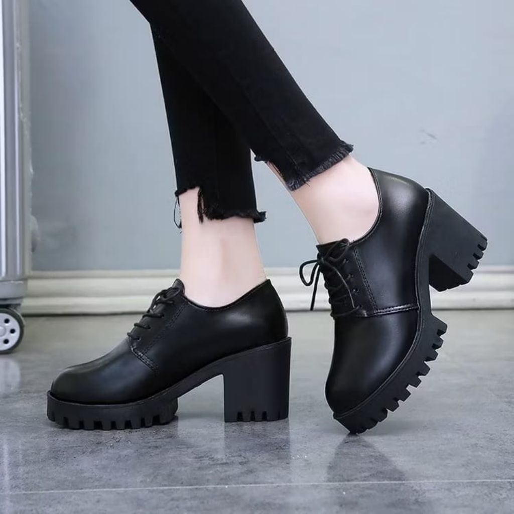 sepatu sneakers wanita, sepatu korea, sepatu tali hitami