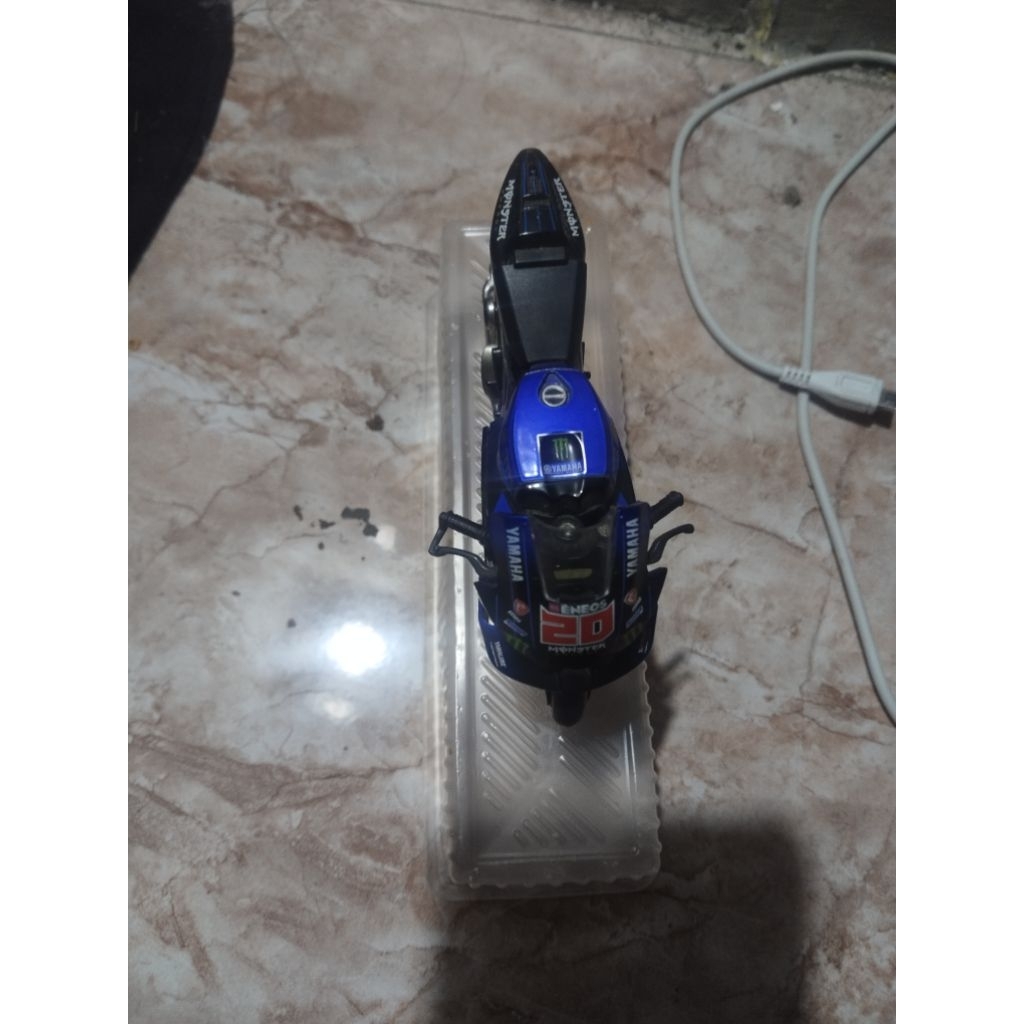 miniatur motogp Yamaha Fabio quartararo 2021 1;18