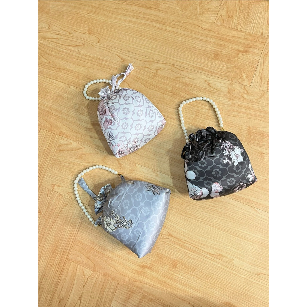 MUKENAH DEWASA SILK ARMANY PREMIUM ORI TAS MUTIARA MEWAH MOTIF BUNGA BAHAN DIJAMIN ADEM TERBARU