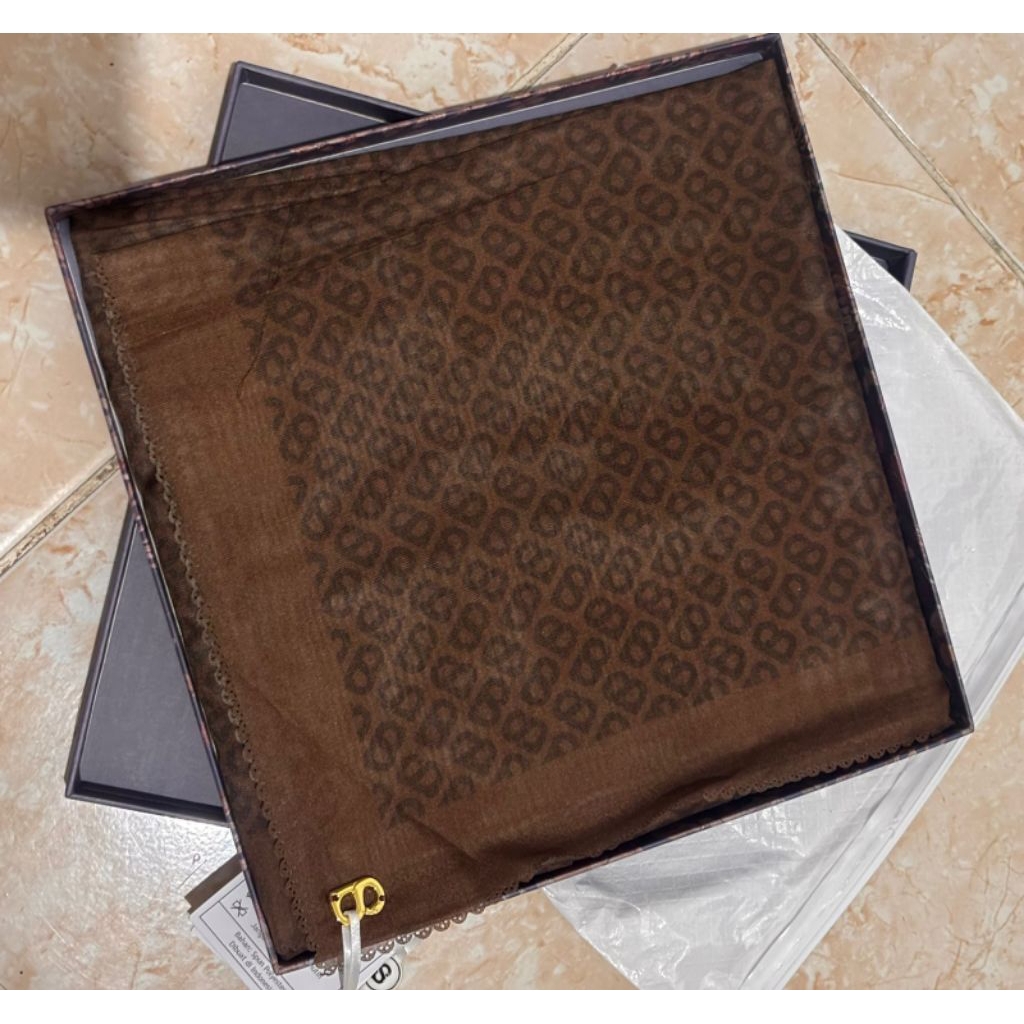 Buttonscarves BS As iS Tapis Rust Reguler Voal Mono Monogram Hijab Embossed Emboss Spice Apple BJ Be