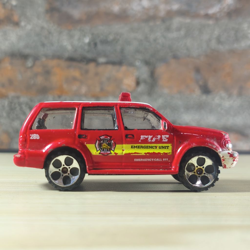 Realtoy Ford Explorer - Loose