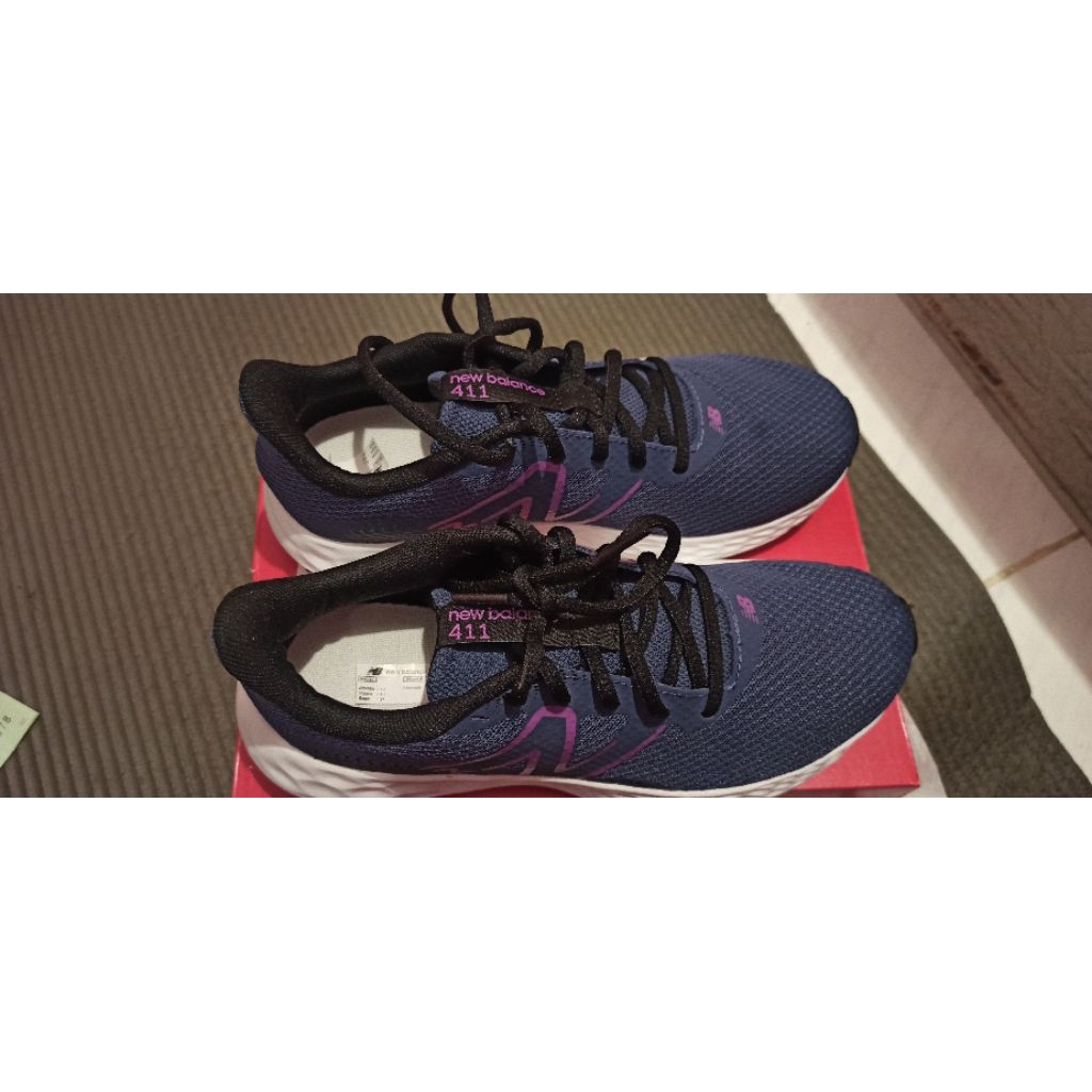 Sepatu running wanita NEW BALANCE 411 V3