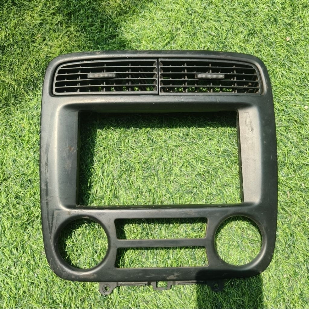 Lobang frame panel kisi ac honda stream 1.7 original