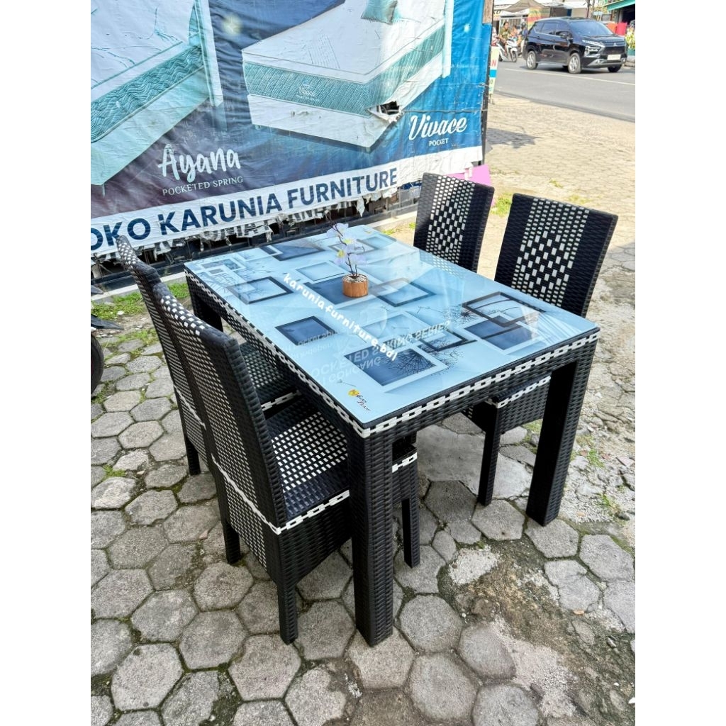 MEJA MAKAN ROTAN SINTETIS KACA MOTIF PRINTING | FREE ONGKIR BANDAR LAMPUNG