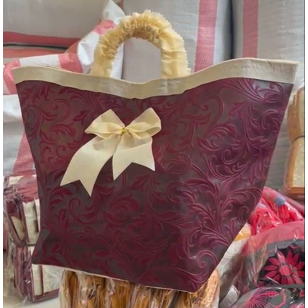 Goodiebag tas Syahrini Embos uk. 22x22 tas kain hajatan tas besek/berkat