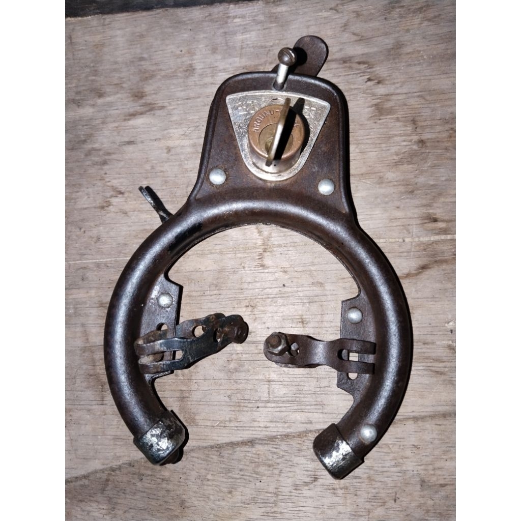 GEMBOK SEPEDA ONTHEL TUA MERK AROUND GLOBE KUNCI SEPEDA ONTHEL KUNO MERK AROUND GLOBE ORIGINAL