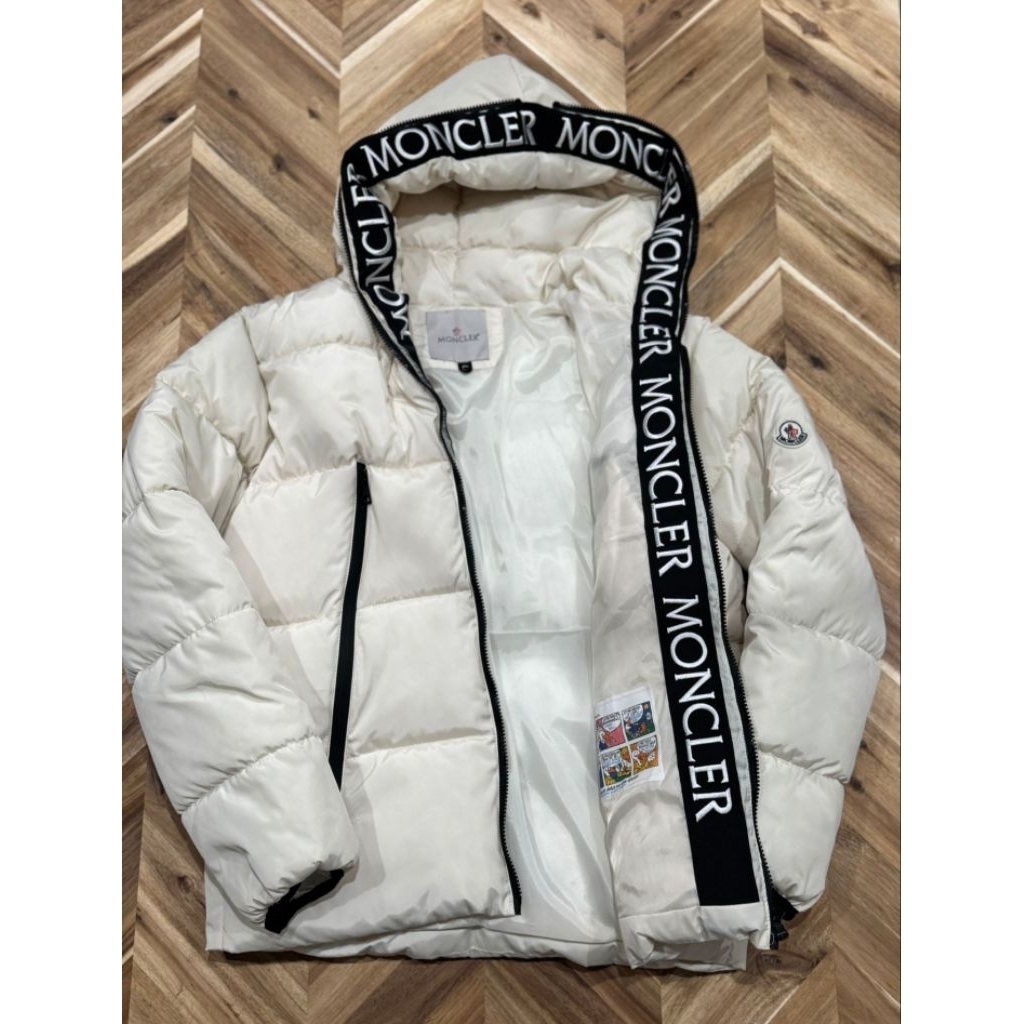 Jaket bulu domba Moncler