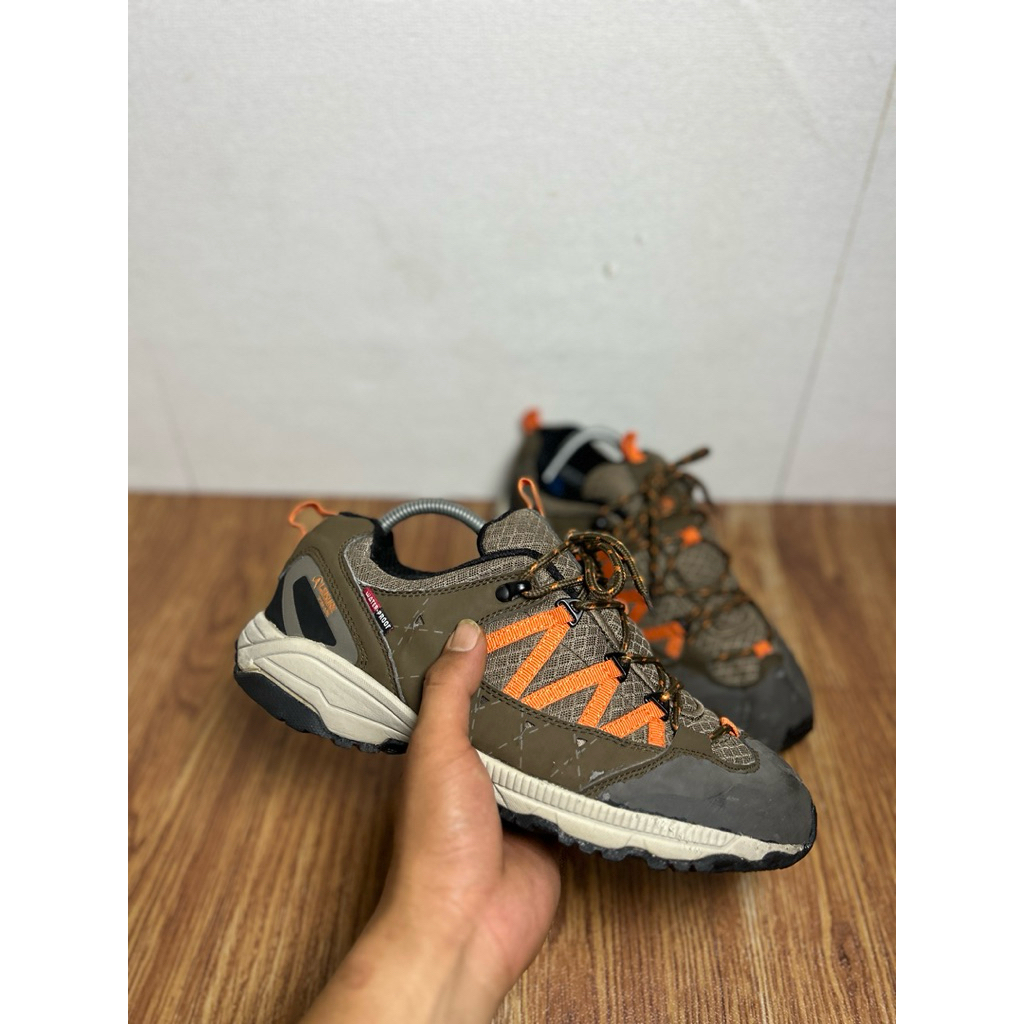 Sepatu gunung second original leisure time