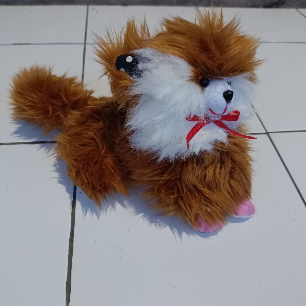 Boneka kucing bulu.