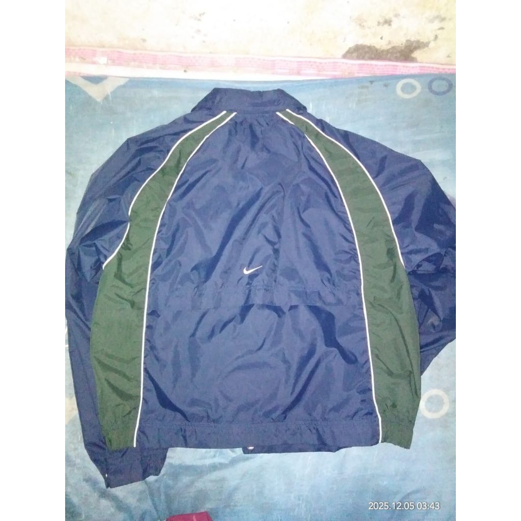 windbreaker nike