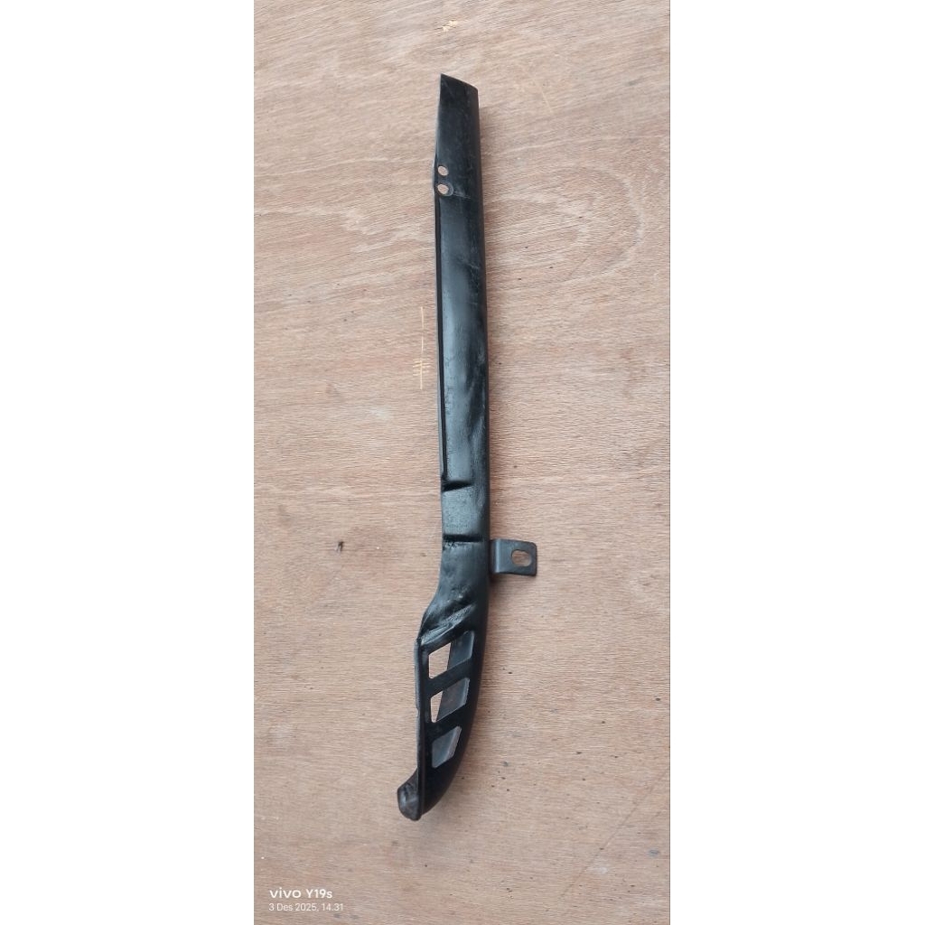 Katengkas Tutup Rantai Suzuki Crystal Original Copotan Motor