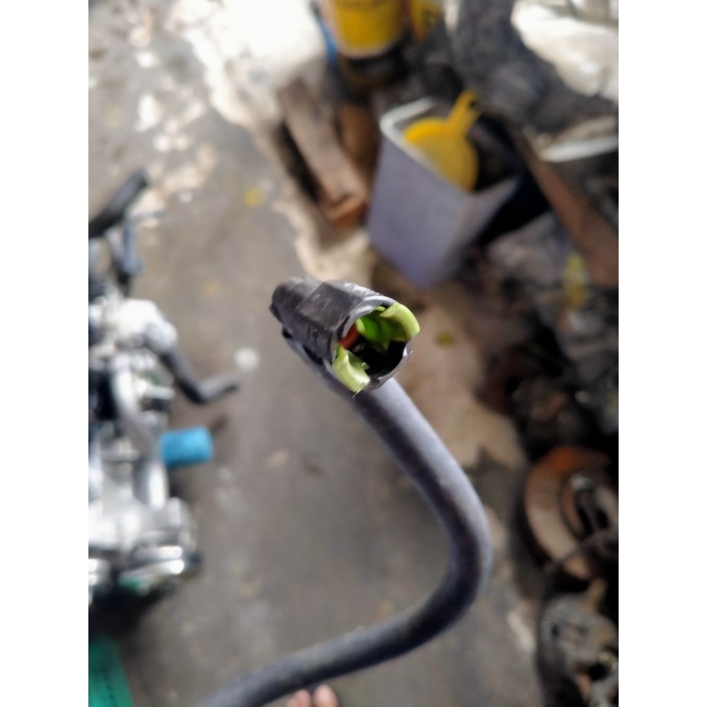 selang bensin bagain panjang menuju sambungan pipa injektor CRV copotan original