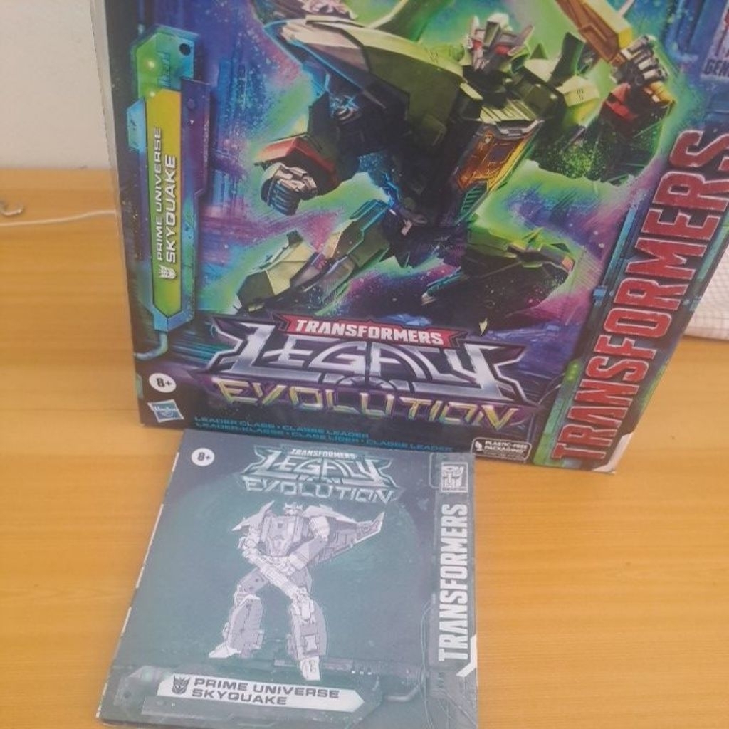 Transformers Legacy Skyquake
