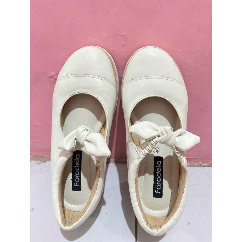 Preloved Sepatu Wanita putih Faradela