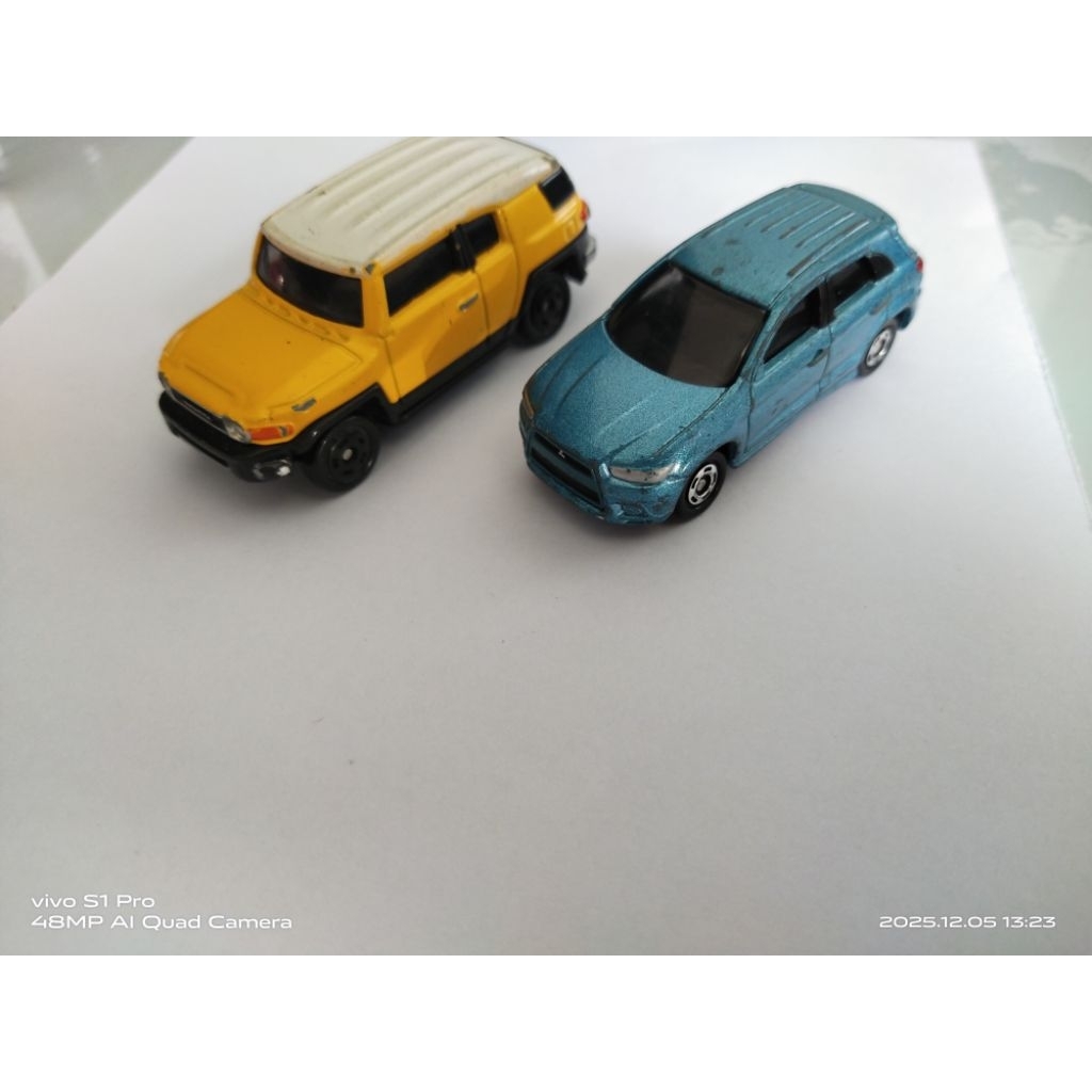 Tomica Toyota FJ cruiser & Mitshubishi Outlander rvr