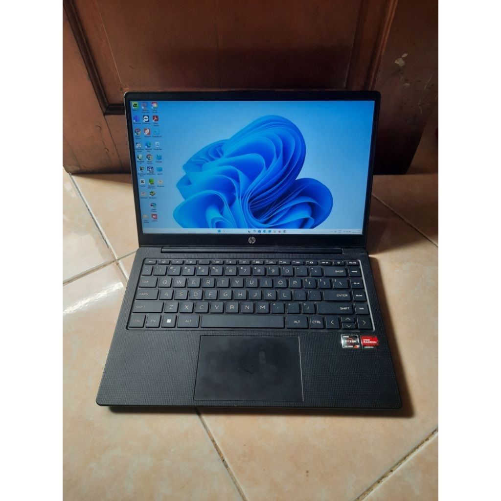 Laptop Second HP 14 em0032au Ryzen 3