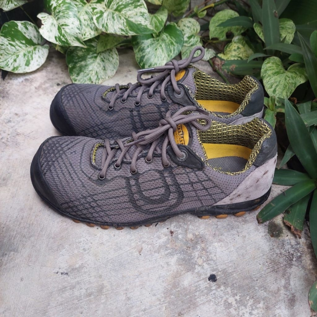 sepatu safety second utility diadora size 39(24cm)