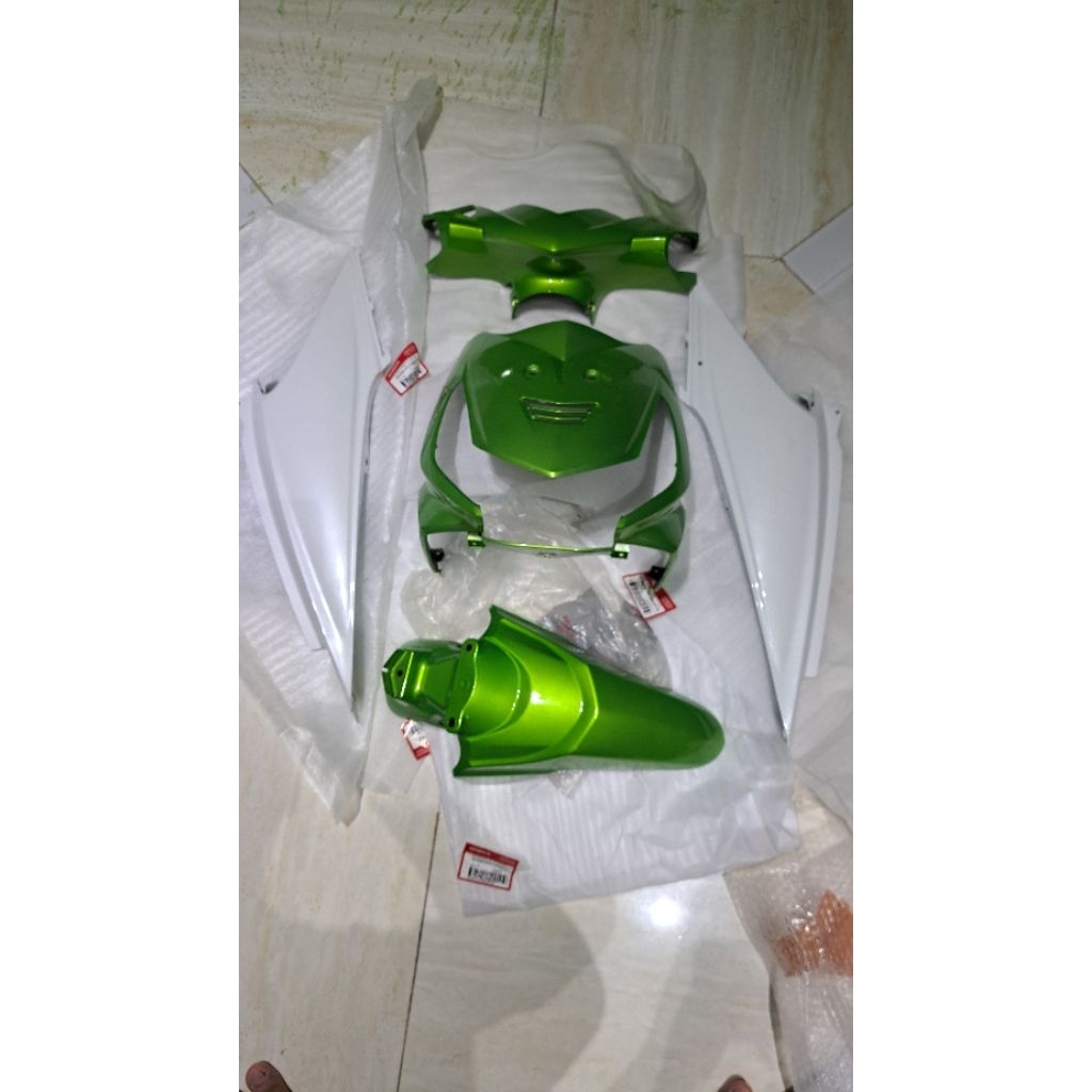 Full set Cover body Halus Hijau putih Beat karbu Original AHM