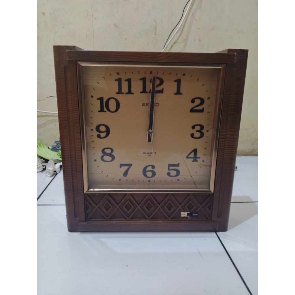 jam dinding seiko quartz strike jadul