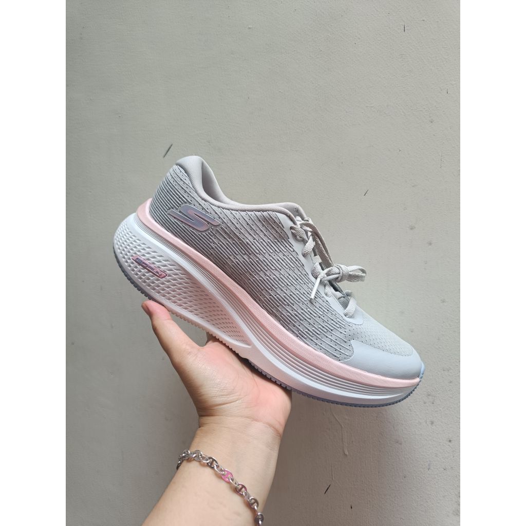 SKECHERS GO RUN ELEVATE WOMAN
