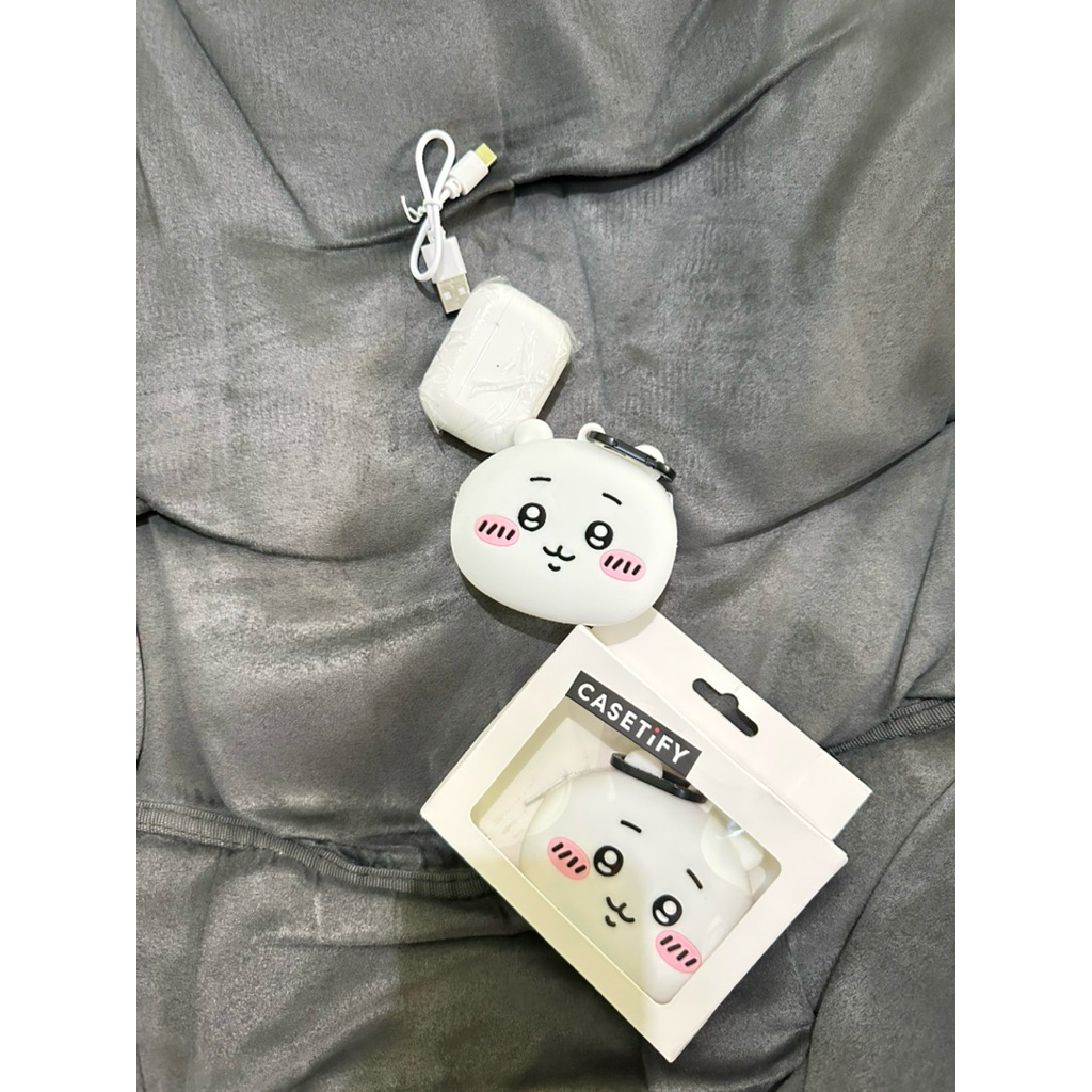 TWS casetify momochi pouch