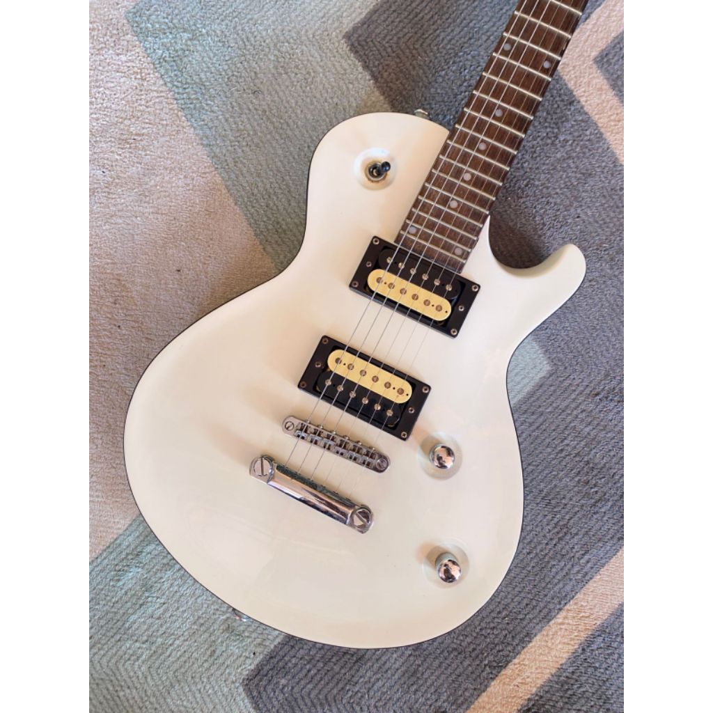 Gitar CHARVEL original white