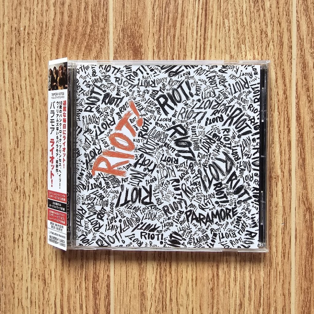 Paramore CD : Riot (Japan Obi)
