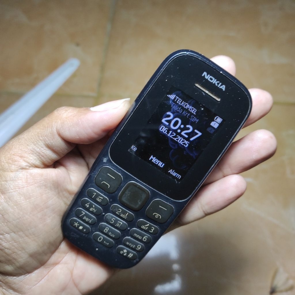 hp Nokia 105 bekas masih hidup buat pajangan sesuai di foto (baca diskripsi)