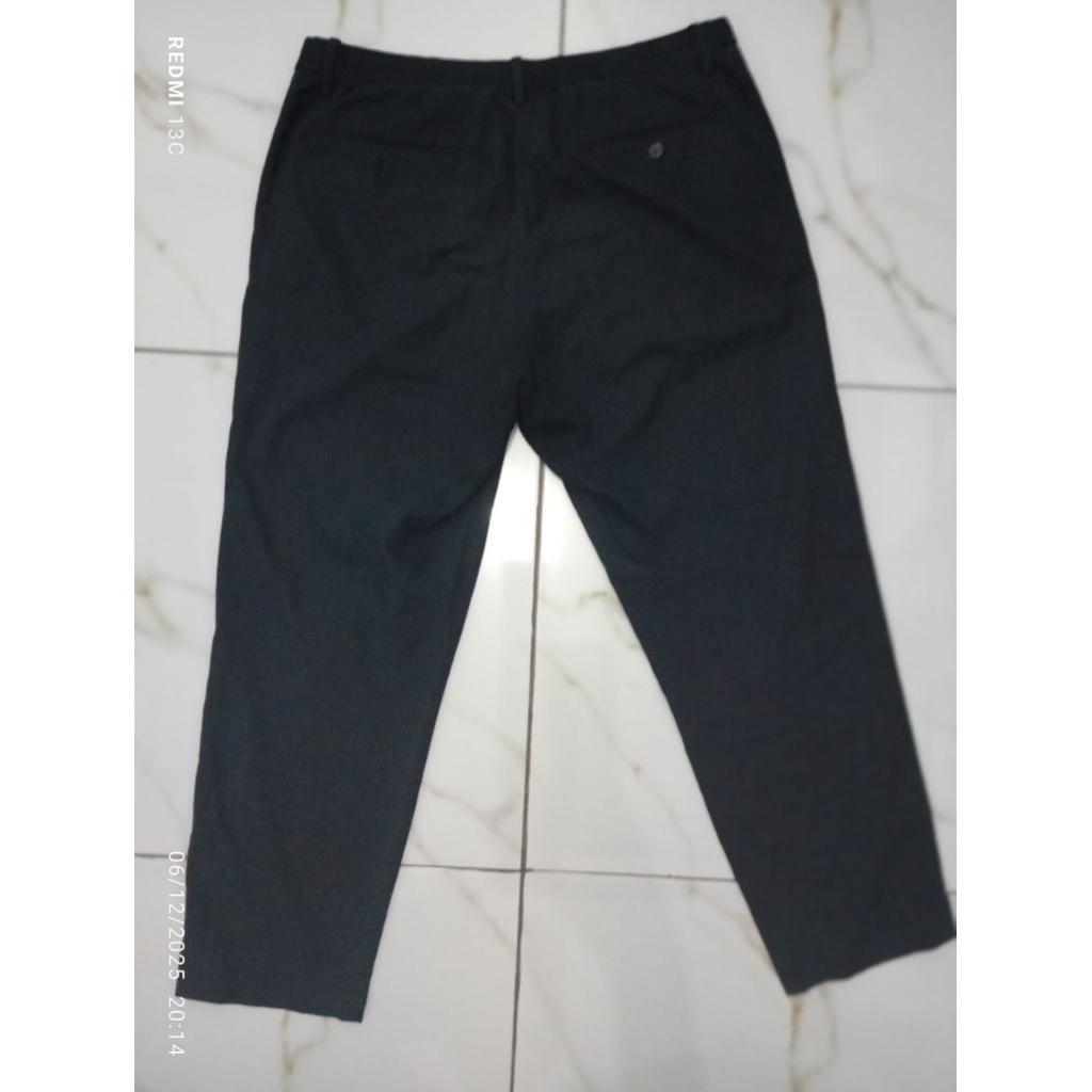 preloved celana panjang chino pria hitam uniqlo