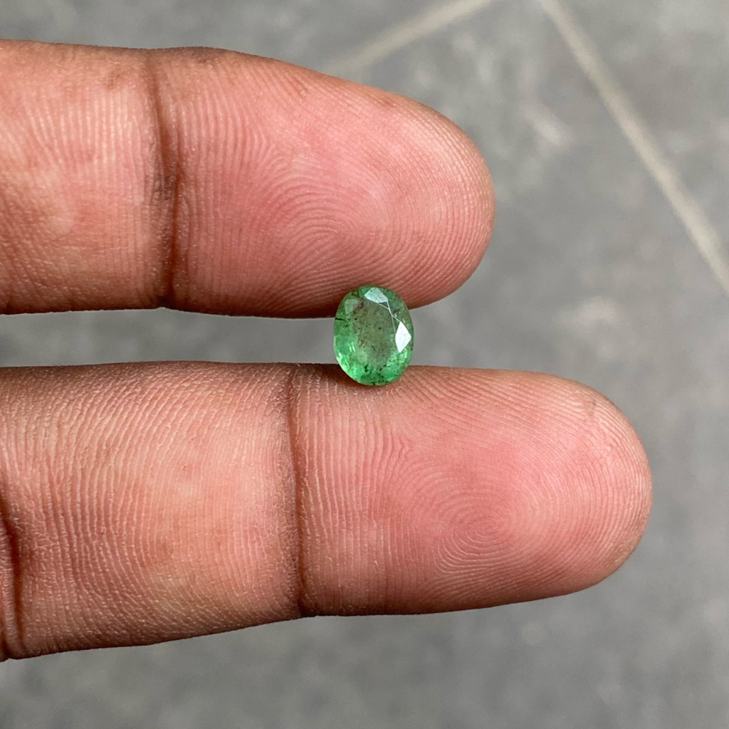 Natural Emerald Beryl Jamrud Batu Zamrud ukuran kecil dim 7x6x4